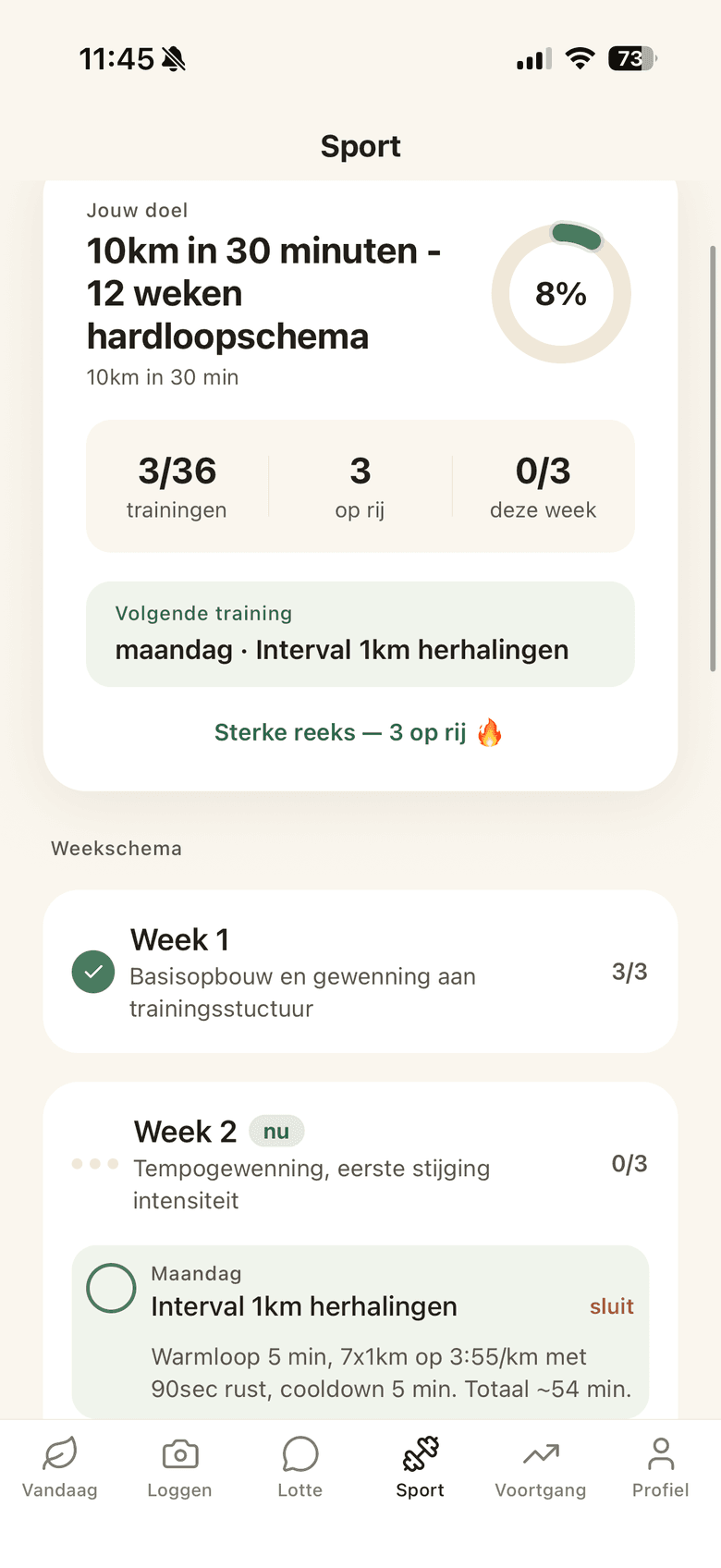 Het Sport-scherm van de MyMesa-app met een 12-weken hardloopschema en de eerstvolgende training